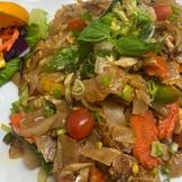 Pim's Chicken Drunken Noodle.